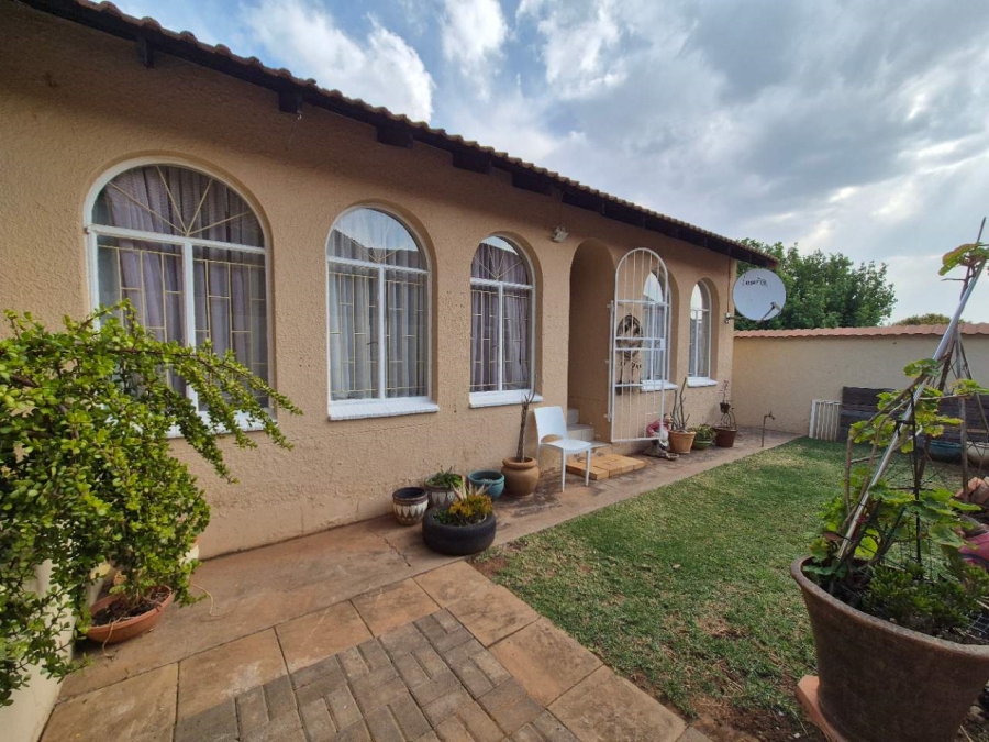 2 Bedroom Property for Sale in Heuwelsig Free State